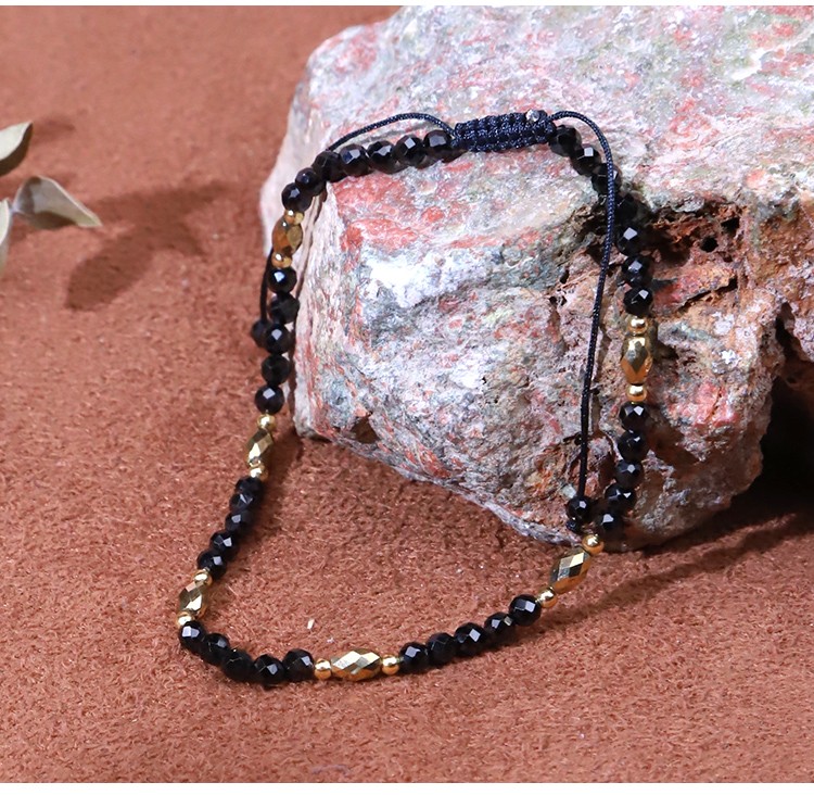 Bracelet - Black crystal - faceted bead -3mm  bead - faceted -3*5mm  copper bead -2mm- Drawstring