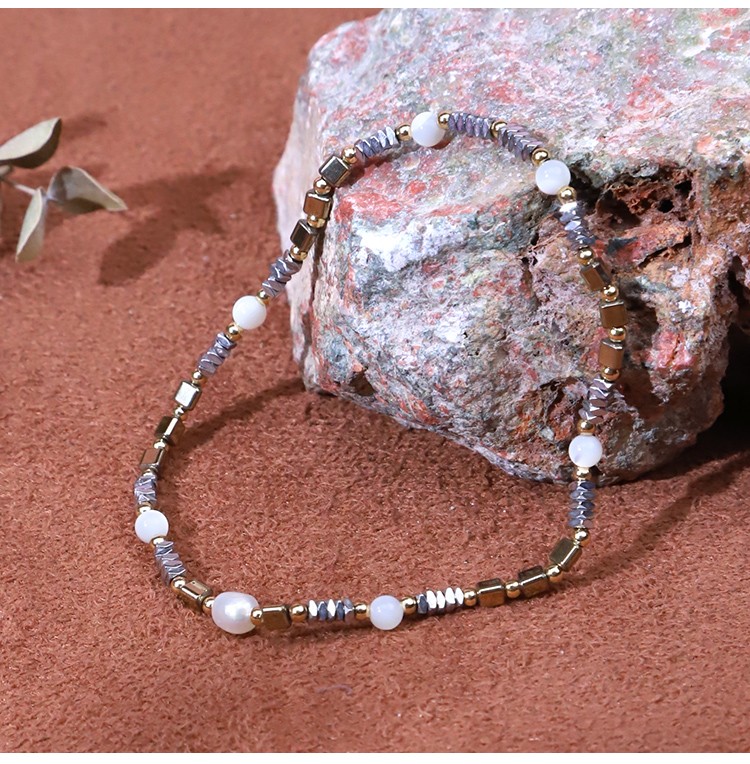 Bracelet - pearl - 4 * 5 mm   material - nib - 3.5 mm square - 2 * 1 mm     stone - stone - GuanZhu - - golden triangle -   3 * 3 mm copper beads - 2 mm - bungee cord